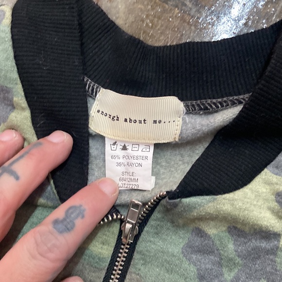 Enough about me brand sSZ WMNS XS green Camo zip up jacket with fleece inside. - Picture 2 of 4